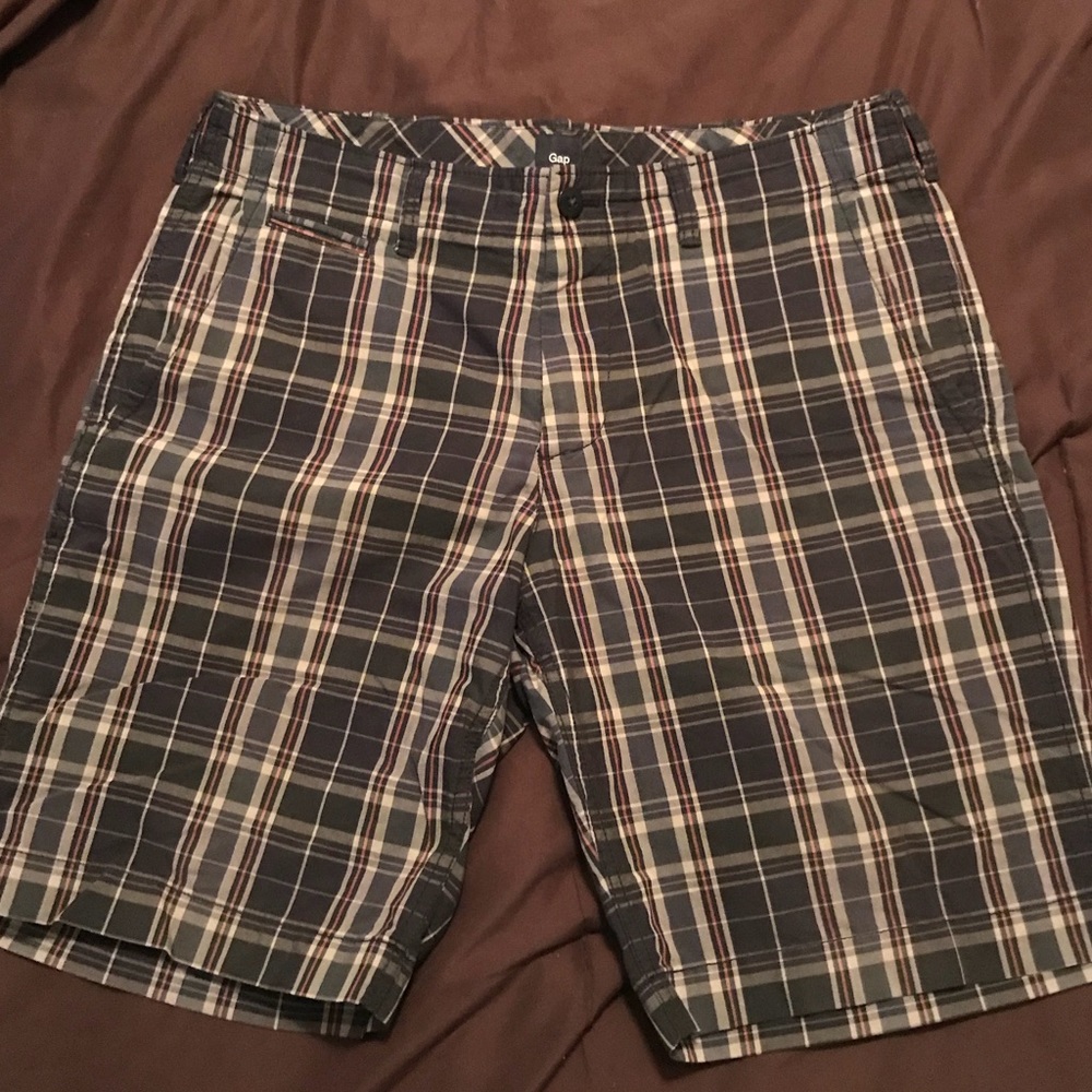 Men’s GAP plaid shorts sz 32